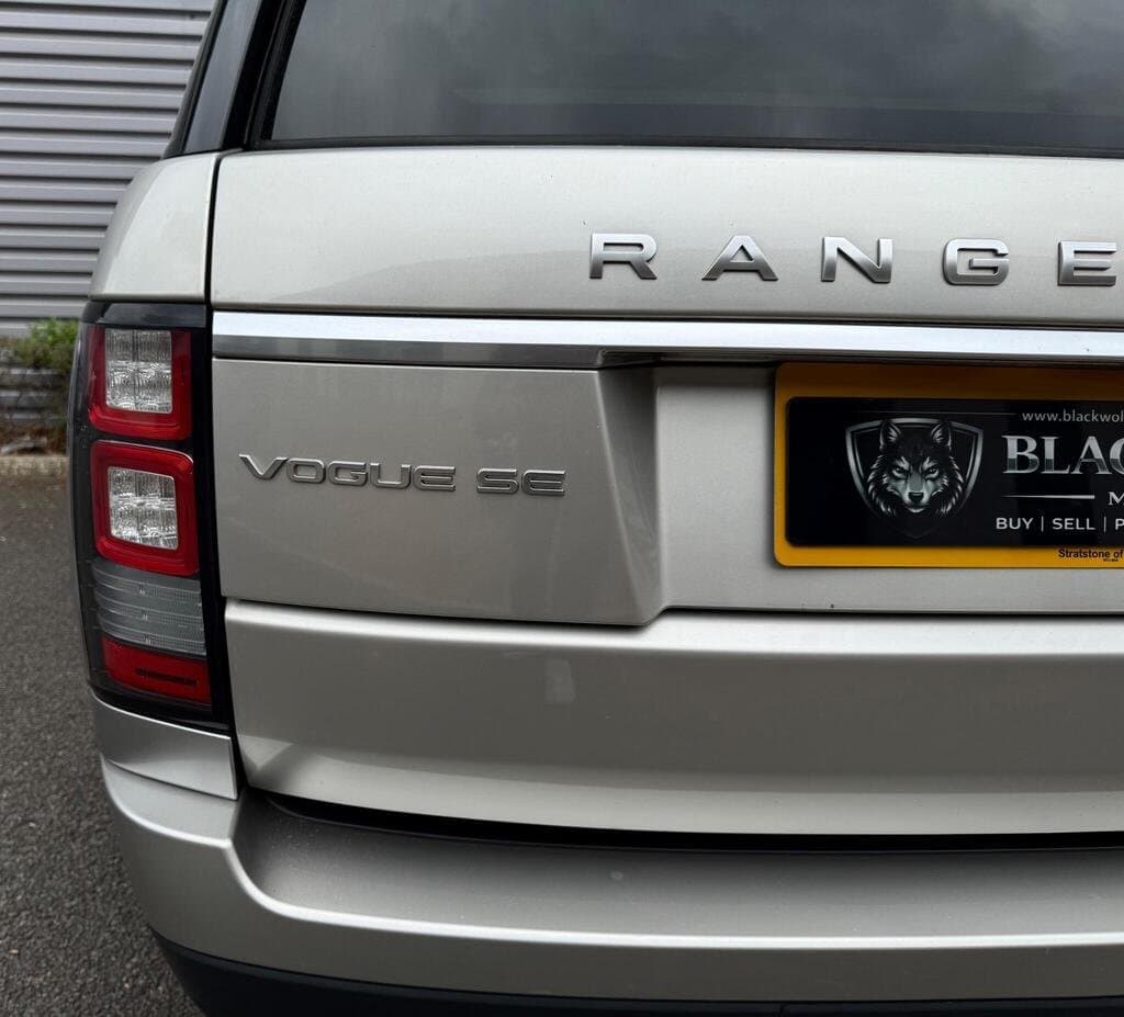 Range Rover Vogue SE rear lettering close-up, alternate angle