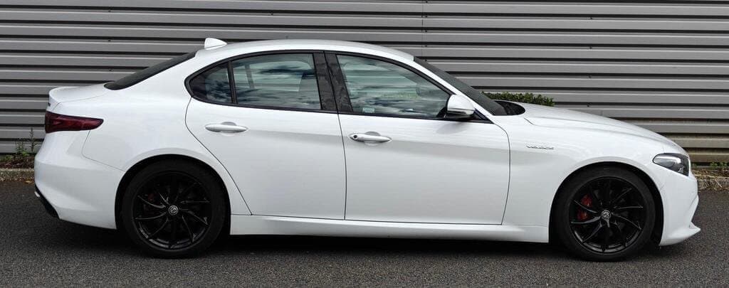 Alfa Romeo Giulia Veloce in White, side profile, alternate angle