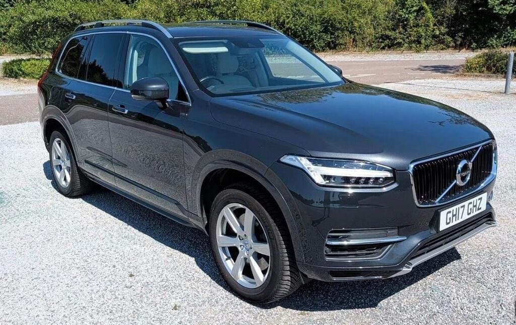 Volvo XC90 T8 in Saville Grey, three-quarter front view, alternate angle