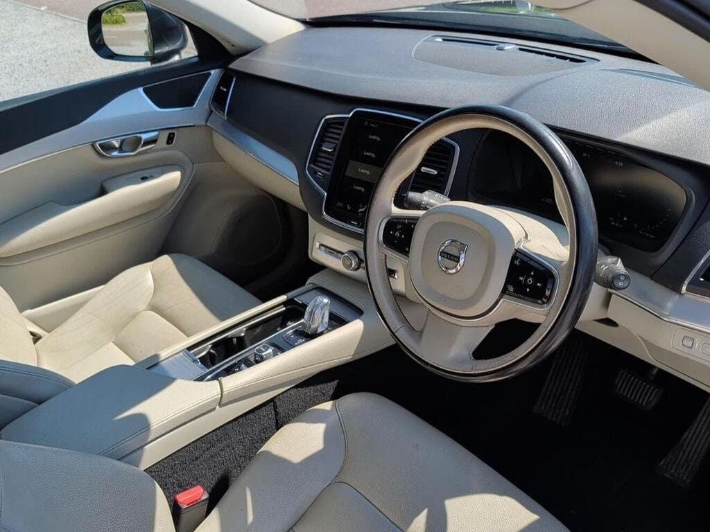 Volvo XC90 T8 dashboard and steering wheel in blonde leather