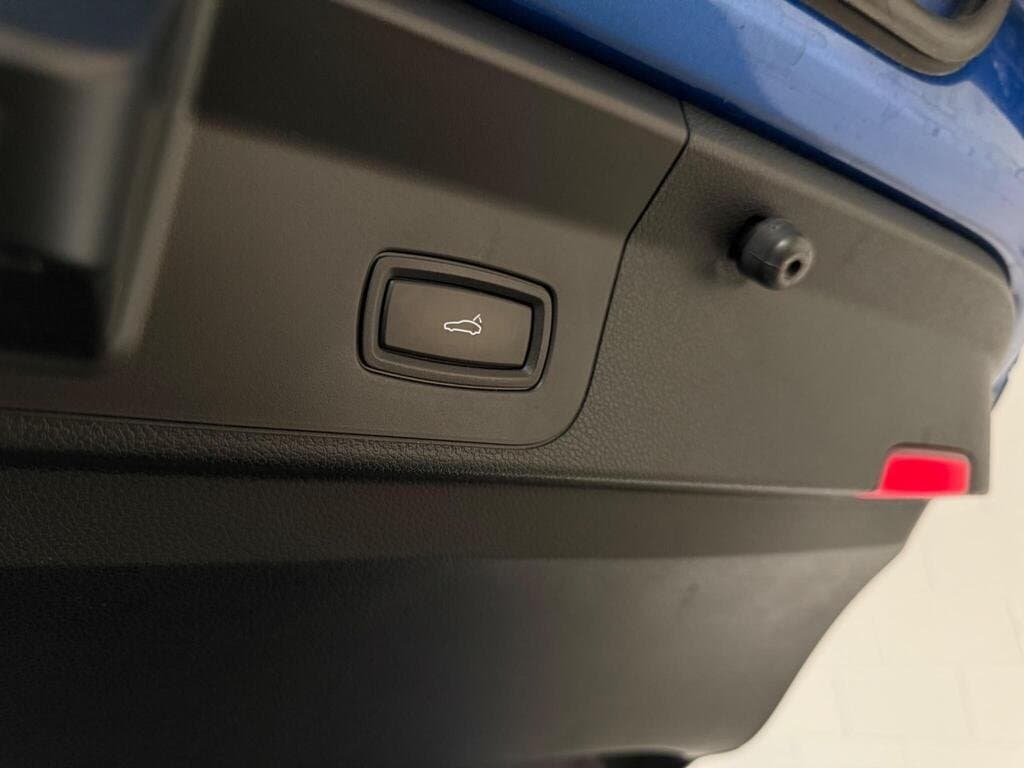 Porsche Panamera 4 E-Hybrid tailgate release button close-up