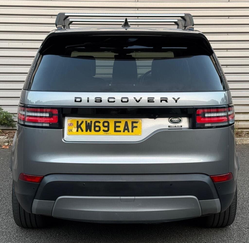 Land Rover Discovery HSE Luxury in Eiger Grey, rear view