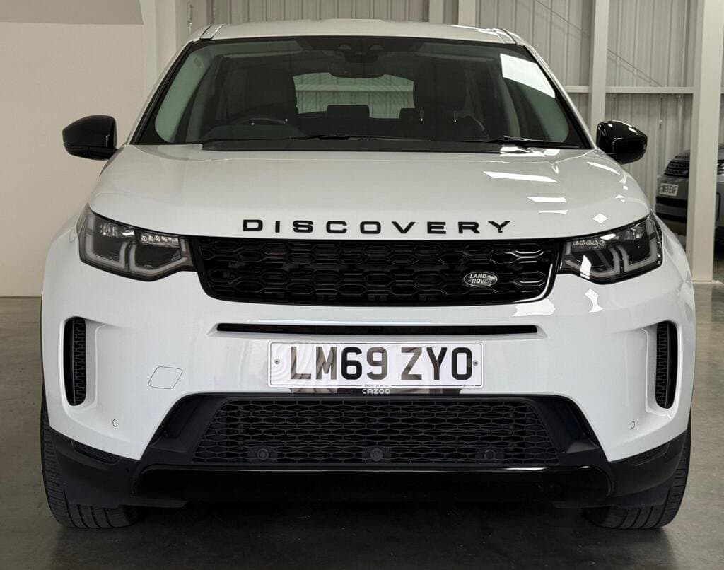 Land Rover Discovery Sport SE in Fuji White, front view