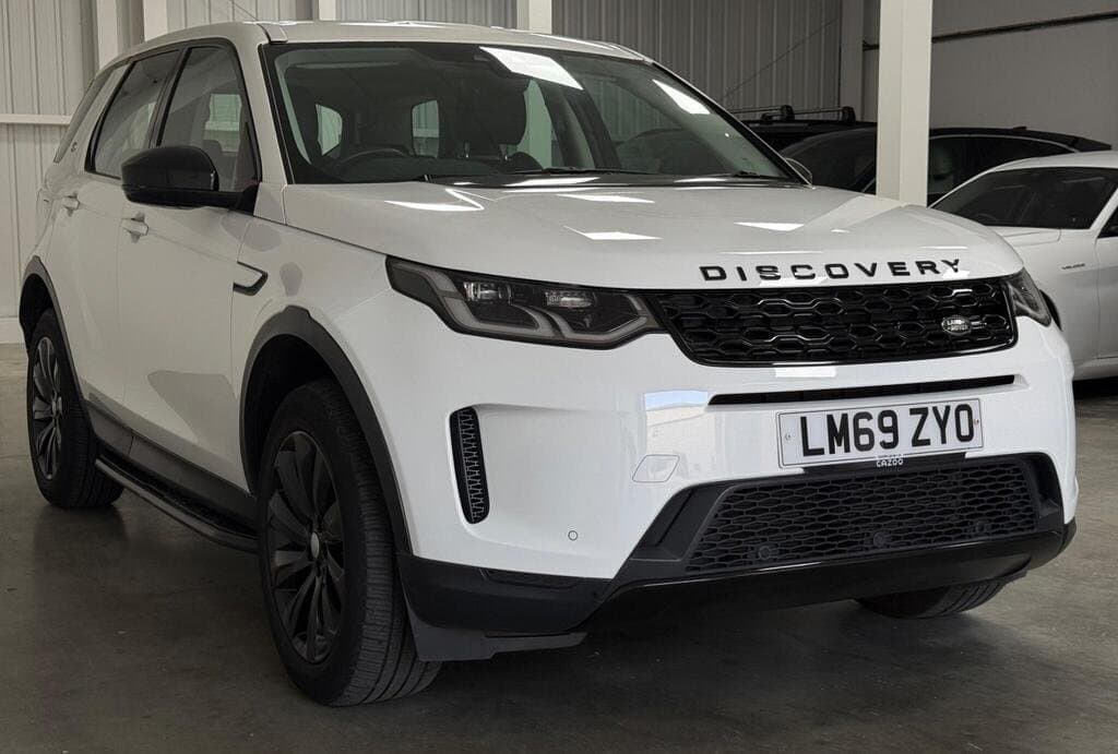 Land Rover Discovery Sport SE in Fuji White, three-quarter front view, closer angle