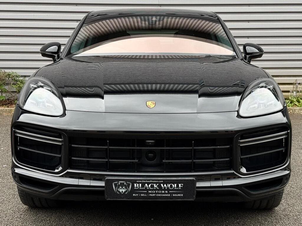 Porsche Cayenne Turbo in Black, front view