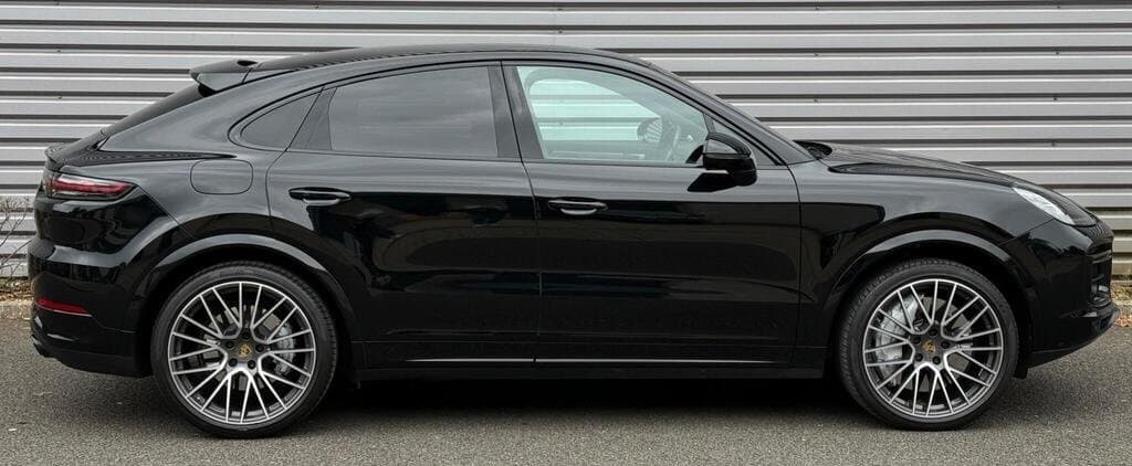 Porsche Cayenne Turbo in Black, rear view