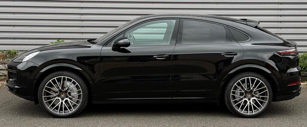 Porsche Cayenne Turbo in Black, side profile