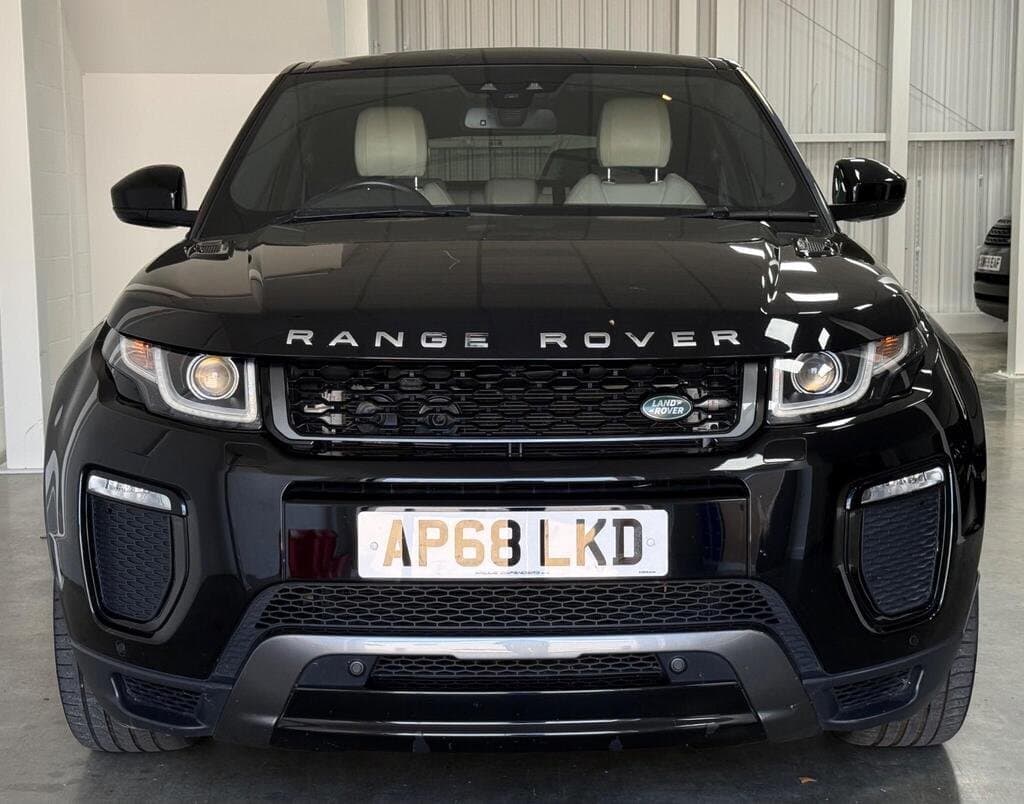 Range Rover Evoque HSE Dynamic in Black, rear view