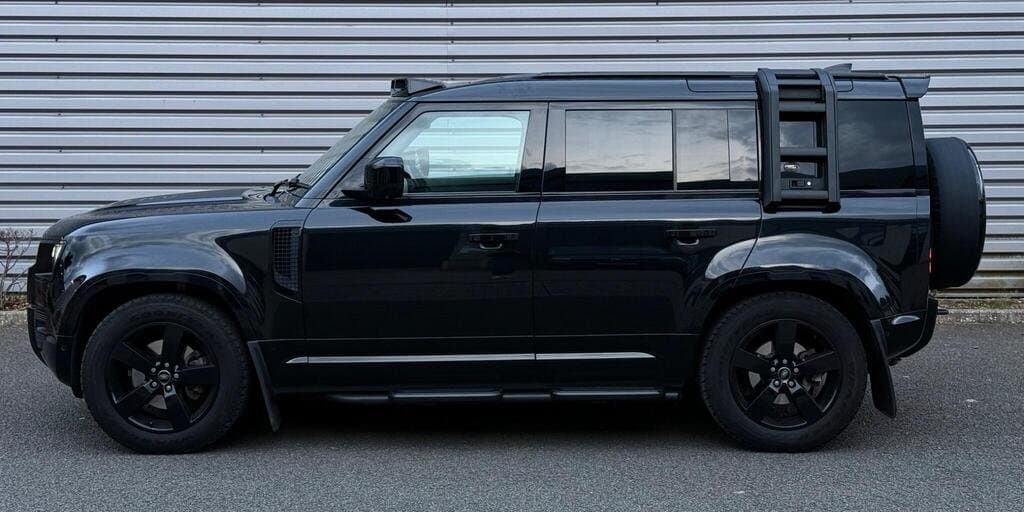 Land Rover Defender 110 X-Dynamic SE in Black, side profile